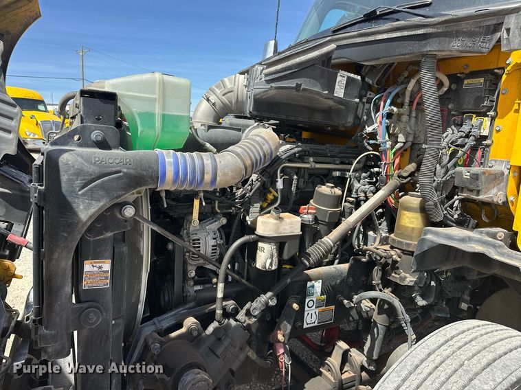 image for item EK0566 2022 Kenworth T680 semi truck