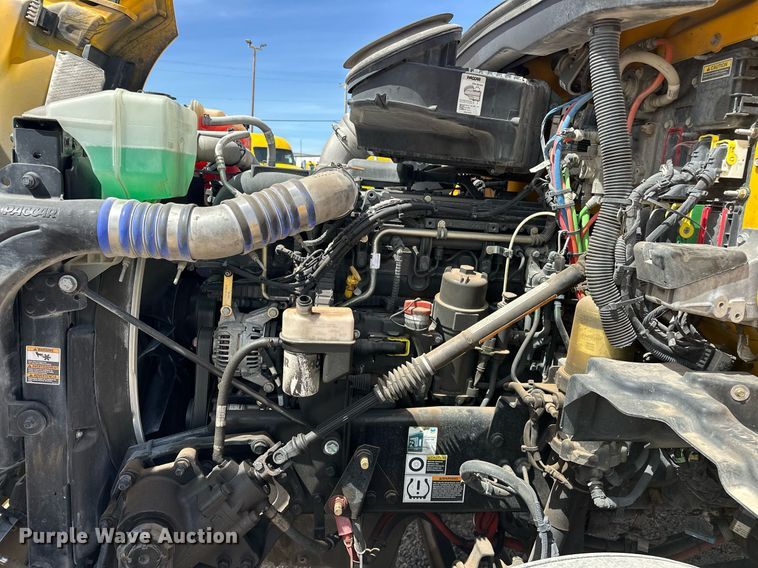 image for item EK0566 2022 Kenworth T680 semi truck