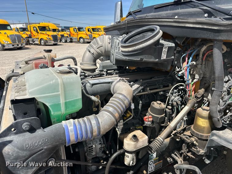 image for item EK0566 2022 Kenworth T680 semi truck