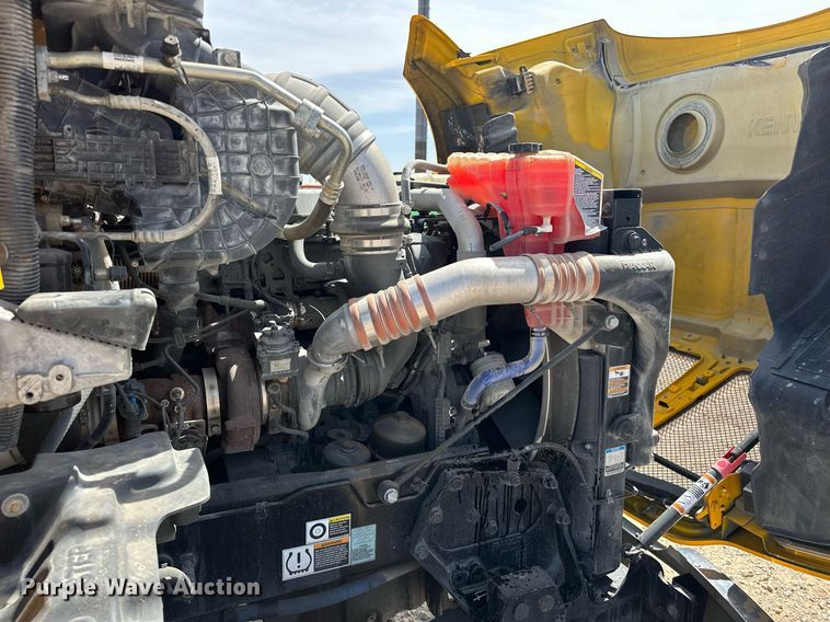 image for item EK0566 2022 Kenworth T680 semi truck