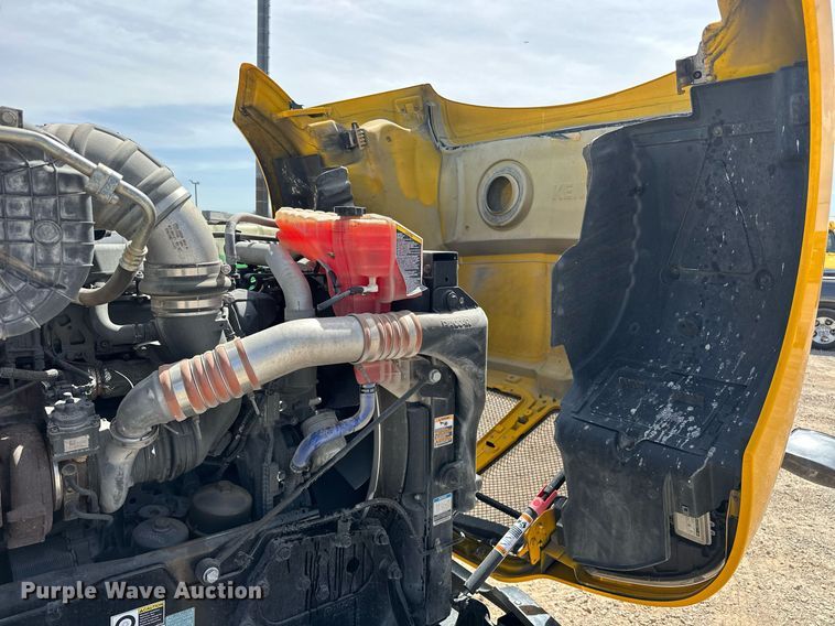 image for item EK0566 2022 Kenworth T680 semi truck