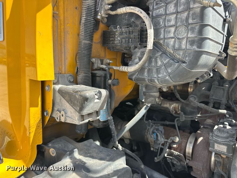 image for item EK0566 2022 Kenworth T680 semi truck