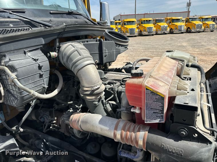 image for item EK0566 2022 Kenworth T680 semi truck