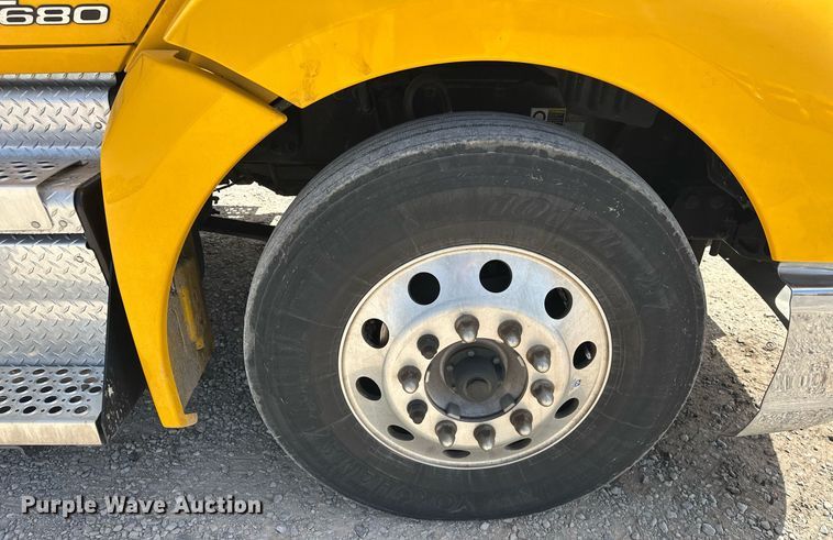 image for item EK0566 2022 Kenworth T680 semi truck