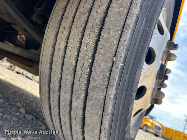 image for item EK0566 2022 Kenworth T680 semi truck