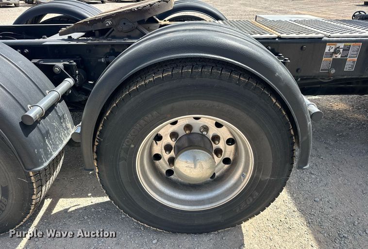 image for item EK0566 2022 Kenworth T680 semi truck