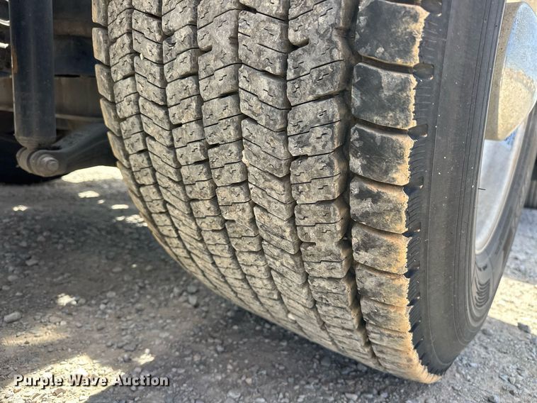 image for item EK0566 2022 Kenworth T680 semi truck