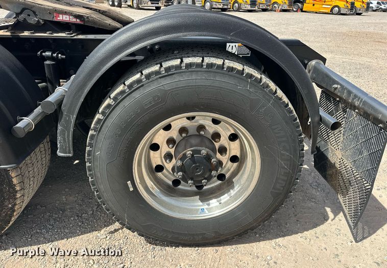 image for item EK0566 2022 Kenworth T680 semi truck