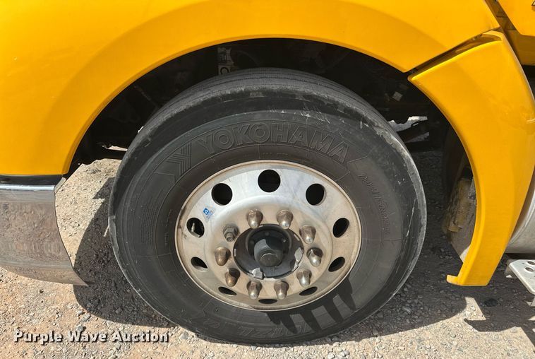 image for item EK0566 2022 Kenworth T680 semi truck