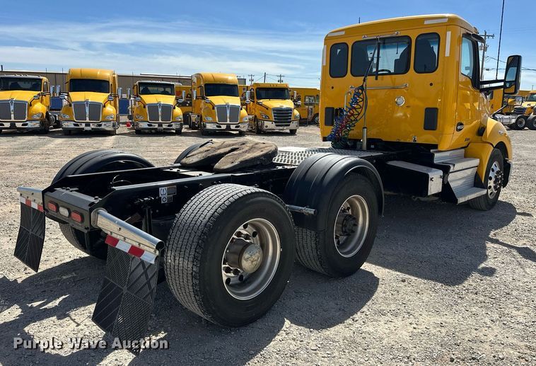 image for item EK0567 2022 Kenworth T680 semi truck