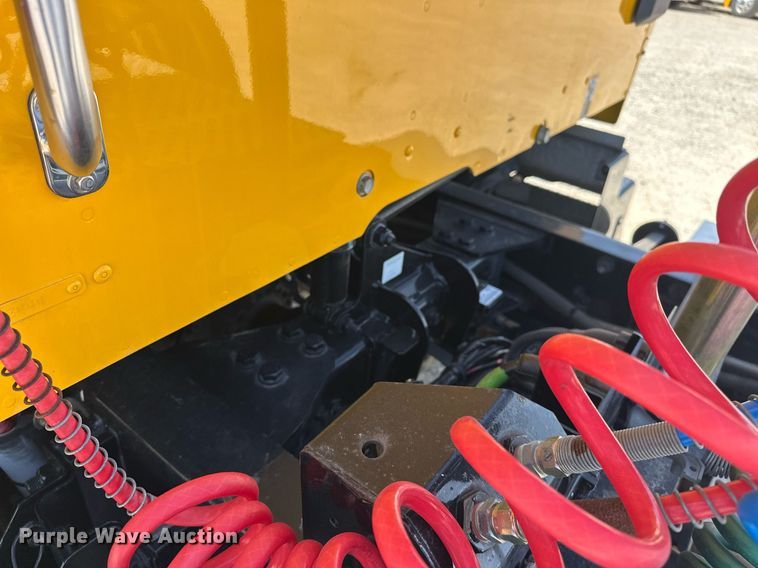 image for item EK0567 2022 Kenworth T680 semi truck