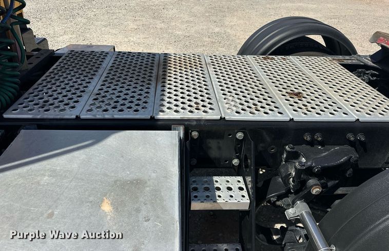 image for item EK0567 2022 Kenworth T680 semi truck