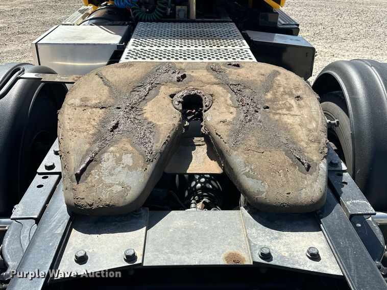 image for item EK0567 2022 Kenworth T680 semi truck