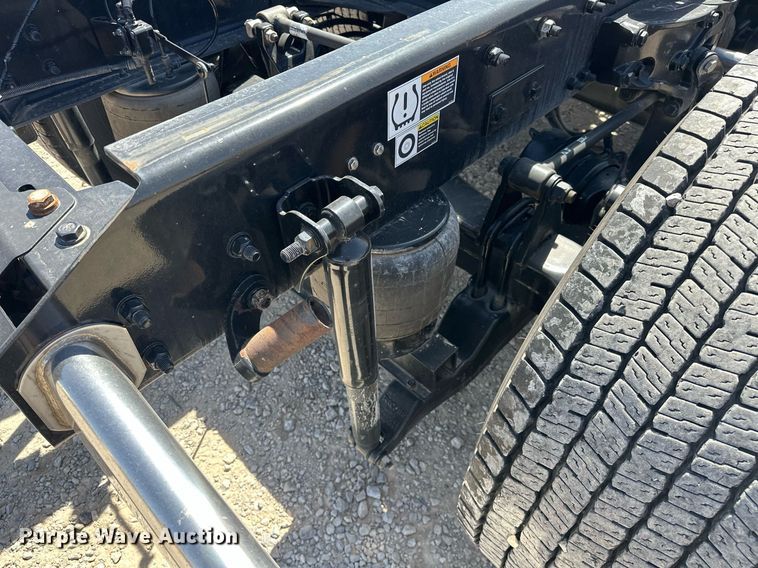 image for item EK0567 2022 Kenworth T680 semi truck