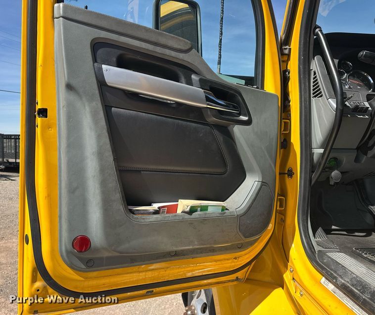 image for item EK0567 2022 Kenworth T680 semi truck