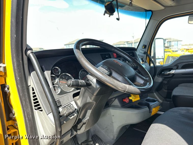 image for item EK0567 2022 Kenworth T680 semi truck