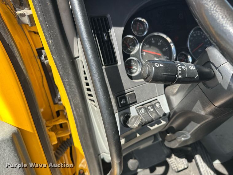 image for item EK0567 2022 Kenworth T680 semi truck