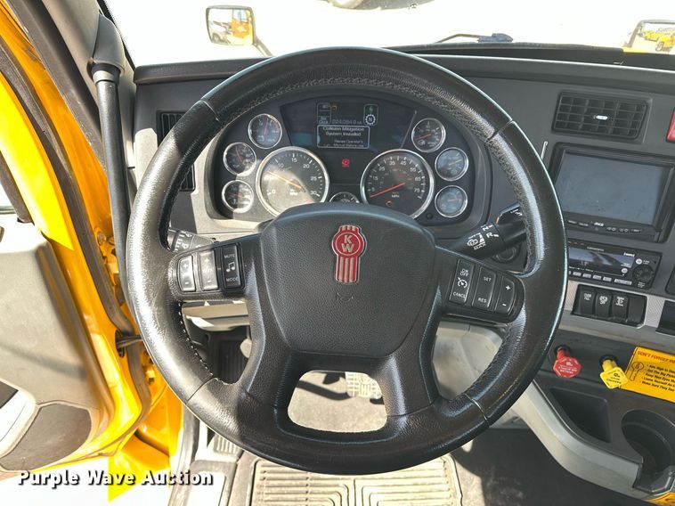 image for item EK0567 2022 Kenworth T680 semi truck