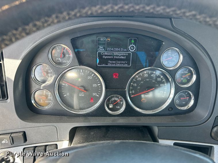 image for item EK0567 2022 Kenworth T680 semi truck