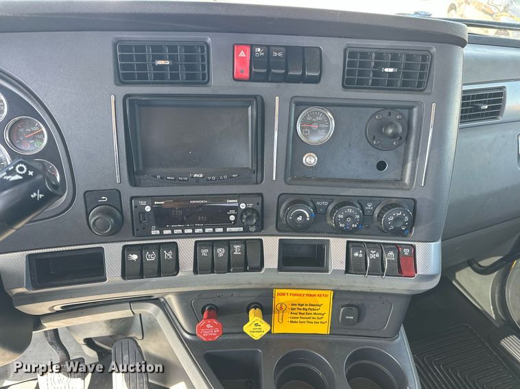 image for item EK0567 2022 Kenworth T680 semi truck