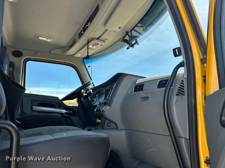 image for item EK0567 2022 Kenworth T680 semi truck