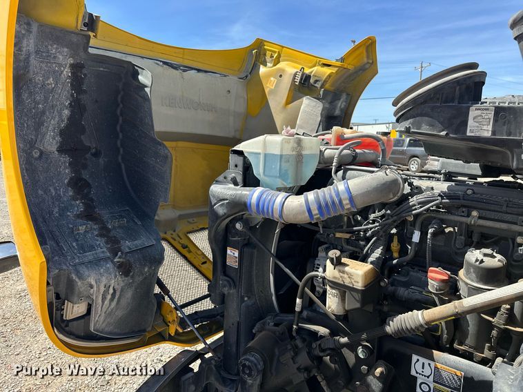 image for item EK0567 2022 Kenworth T680 semi truck