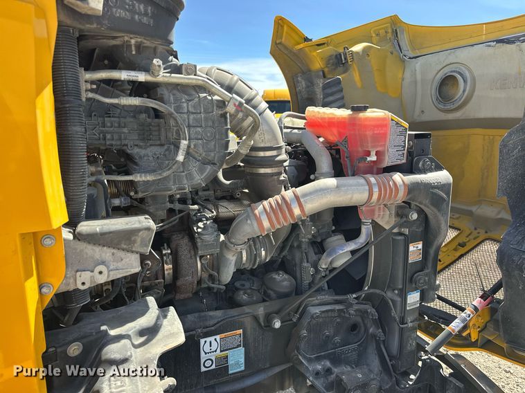 image for item EK0567 2022 Kenworth T680 semi truck