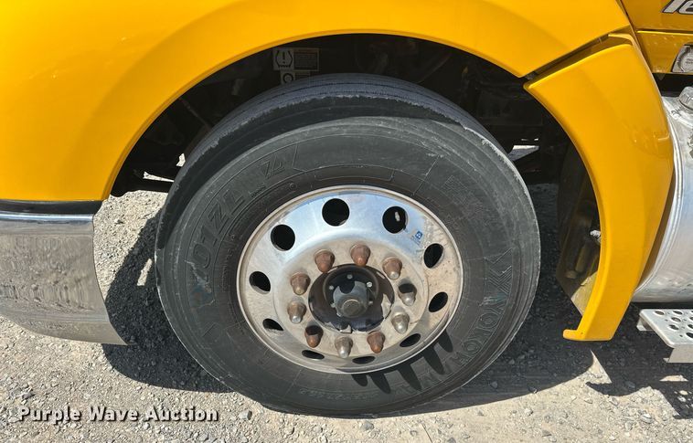 image for item EK0567 2022 Kenworth T680 semi truck