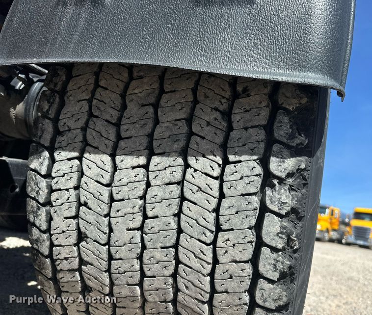 image for item EK0567 2022 Kenworth T680 semi truck