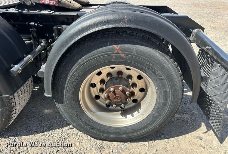 image for item EK0567 2022 Kenworth T680 semi truck