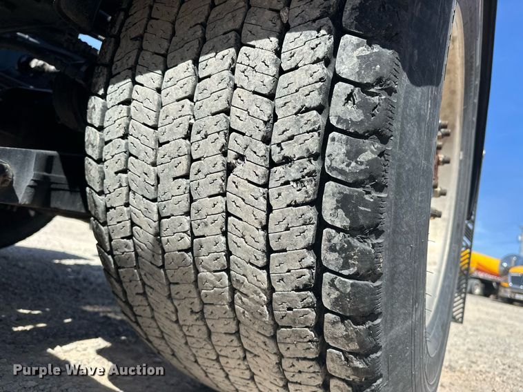 image for item EK0567 2022 Kenworth T680 semi truck