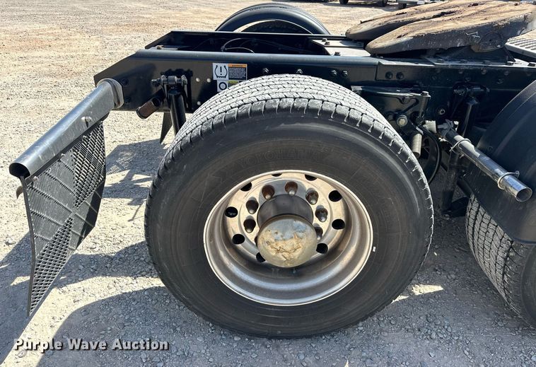 image for item EK0567 2022 Kenworth T680 semi truck