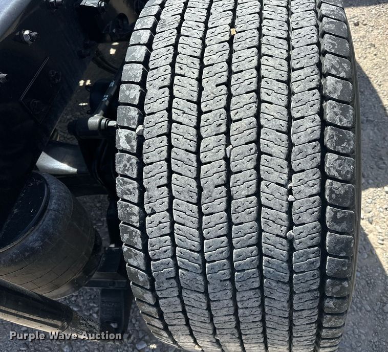 image for item EK0567 2022 Kenworth T680 semi truck