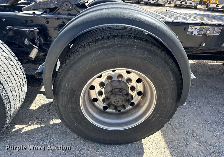 image for item EK0567 2022 Kenworth T680 semi truck