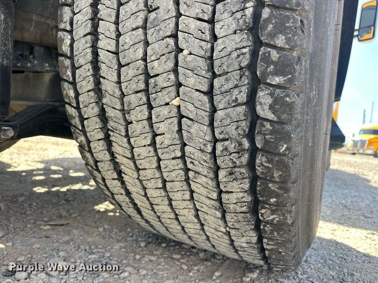 image for item EK0567 2022 Kenworth T680 semi truck