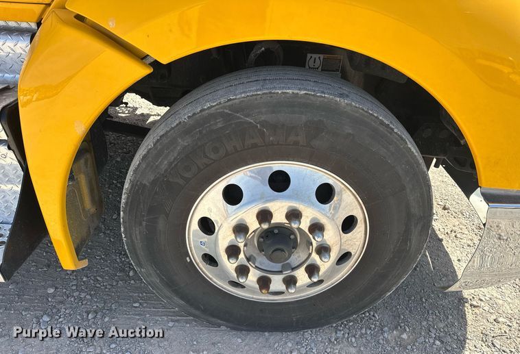image for item EK0567 2022 Kenworth T680 semi truck