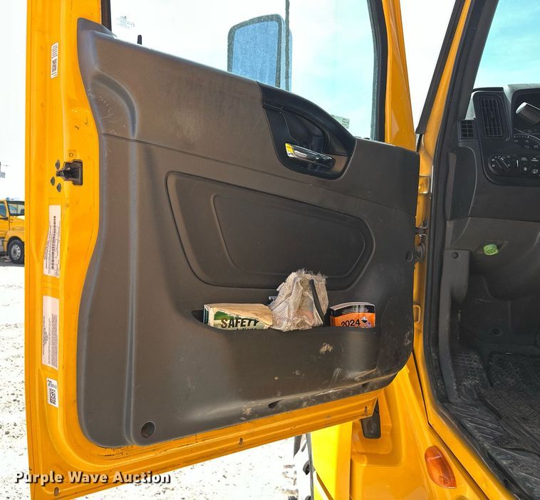 image for item EK0568 2021 International LT625 6X4 semi truck