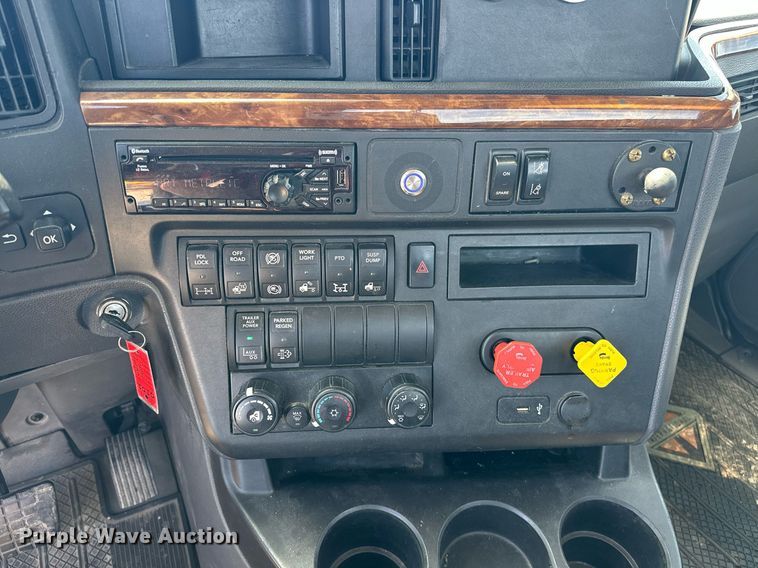 image for item EK0568 2021 International LT625 6X4 semi truck