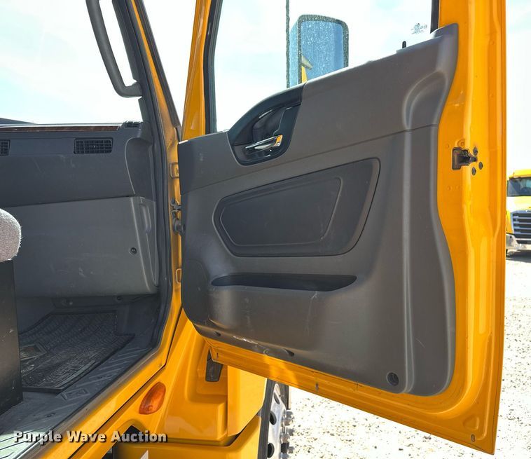 image for item EK0568 2021 International LT625 6X4 semi truck