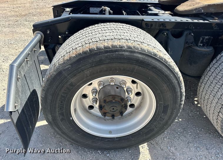 image for item EK0568 2021 International LT625 6X4 semi truck