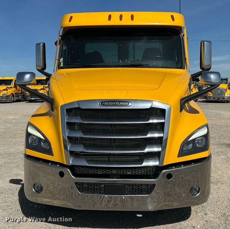 image for item EK0569 2022 Freightliner Cascadia 126 semi truck