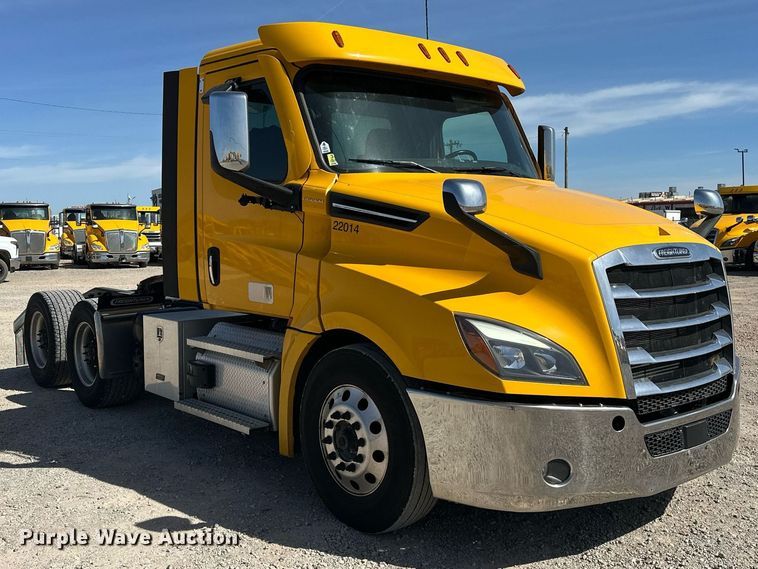 image for item EK0569 2022 Freightliner Cascadia 126 semi truck