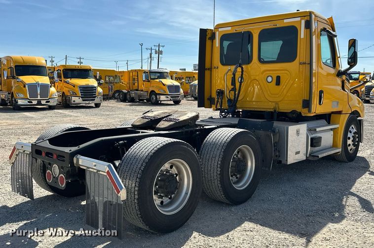 image for item EK0569 2022 Freightliner Cascadia 126 semi truck