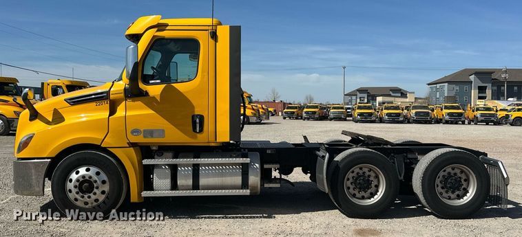 image for item EK0569 2022 Freightliner Cascadia 126 semi truck