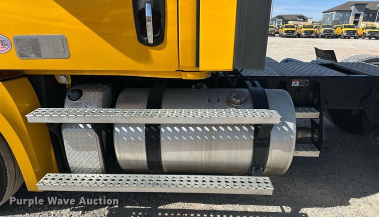 image for item EK0569 2022 Freightliner Cascadia 126 semi truck