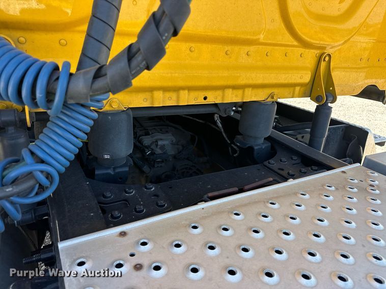 image for item EK0569 2022 Freightliner Cascadia 126 semi truck