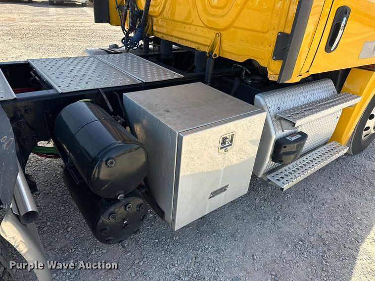 image for item EK0569 2022 Freightliner Cascadia 126 semi truck