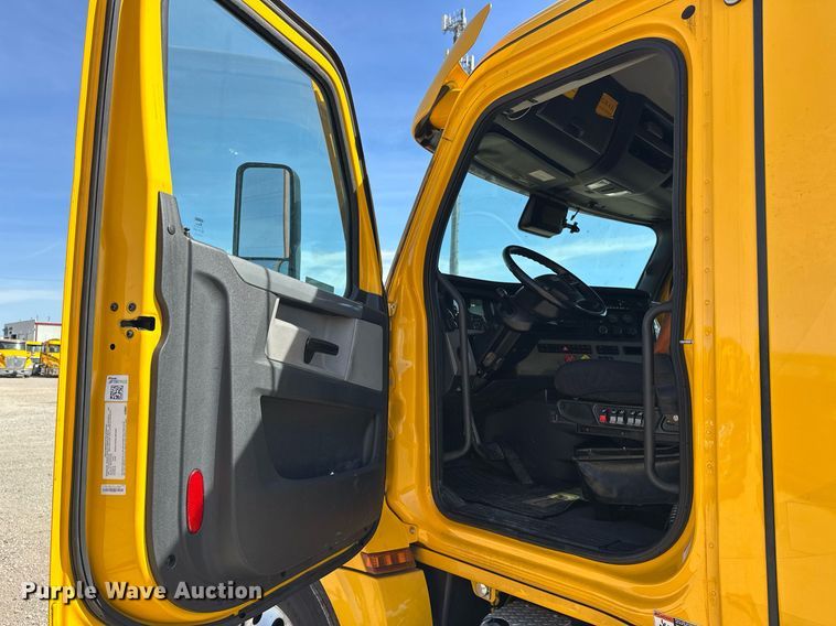 image for item EK0569 2022 Freightliner Cascadia 126 semi truck