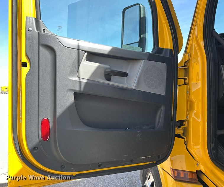 image for item EK0569 2022 Freightliner Cascadia 126 semi truck