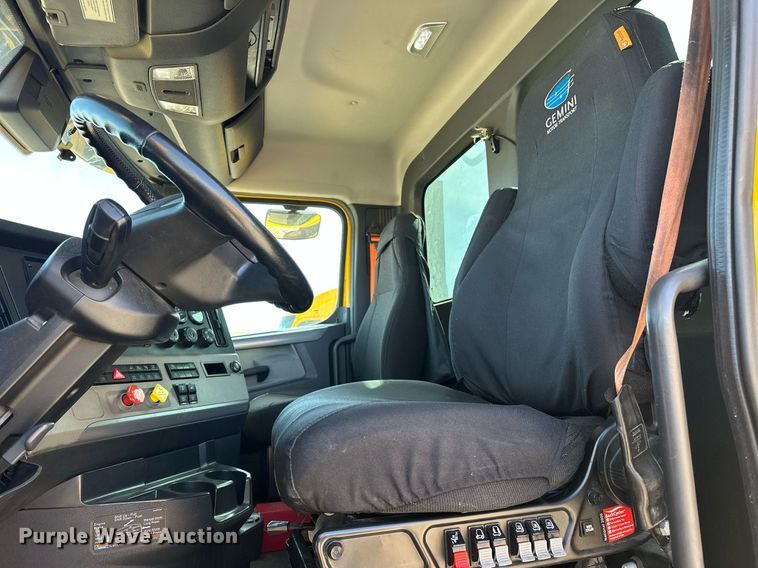 image for item EK0569 2022 Freightliner Cascadia 126 semi truck